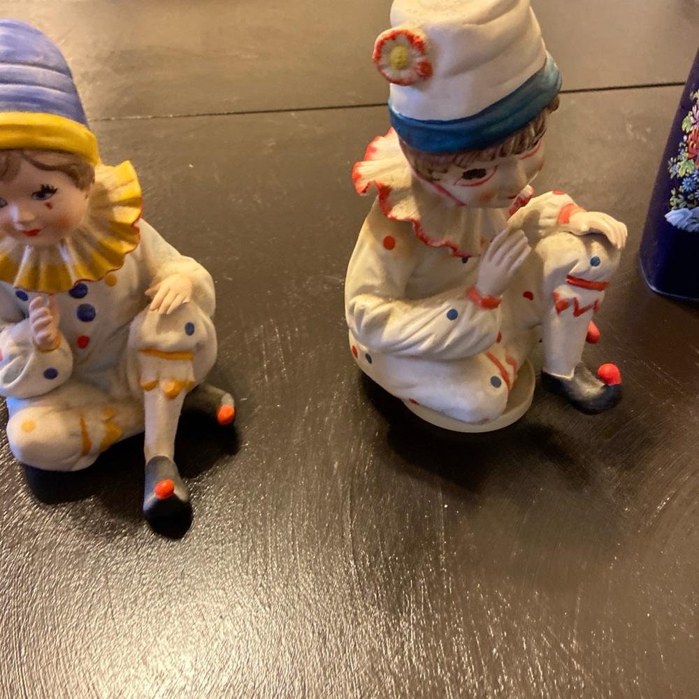 Set of 2 porcelain clowns